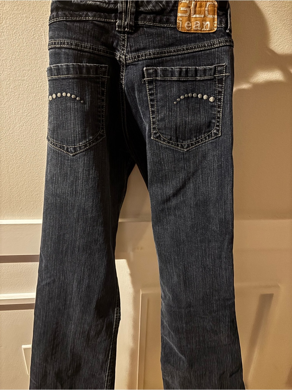 Y2K Glo faded dark wash and studded back pockets. Size 7
